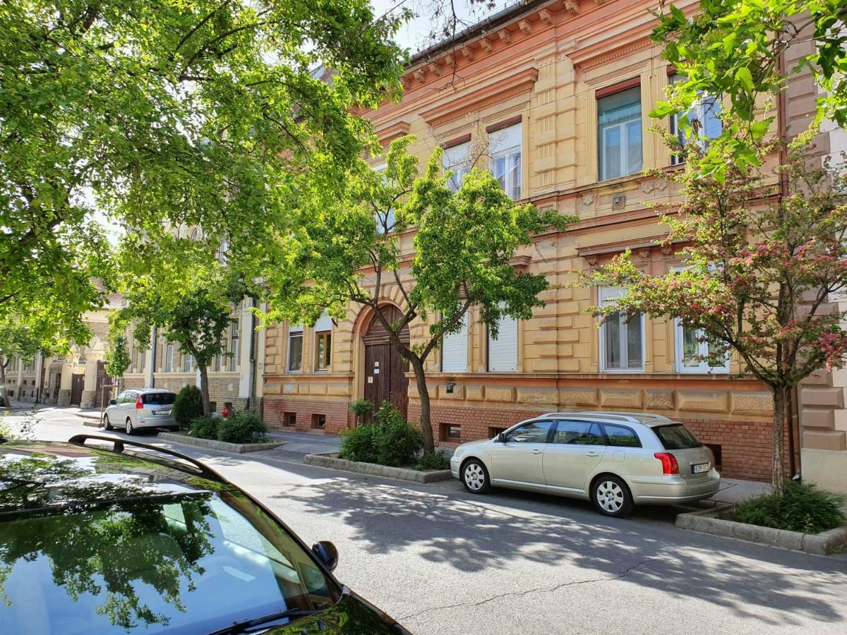 Szandi Belvarosi Apartman Segedyn Zewnętrze zdjęcie